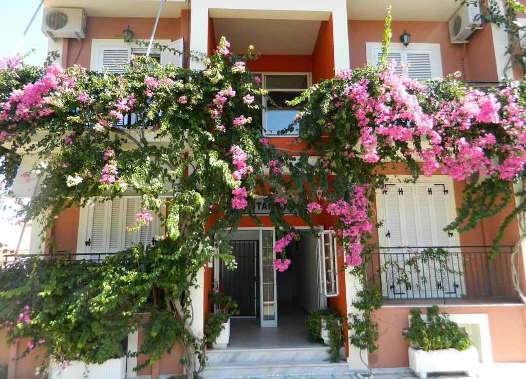 Konstantinos Apartments Agia Efimia Exterior photo
