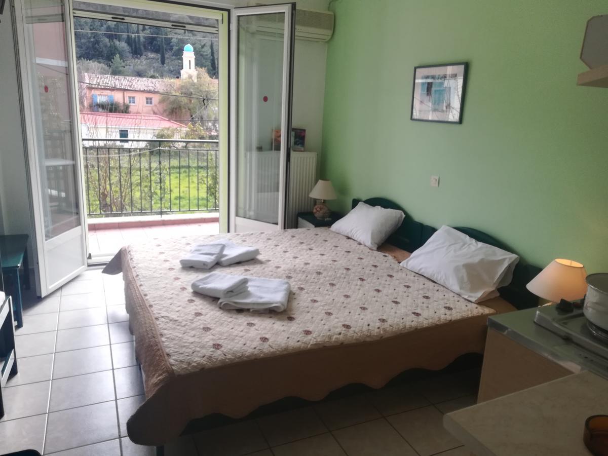 Konstantinos Apartments Agia Efimia Exterior photo