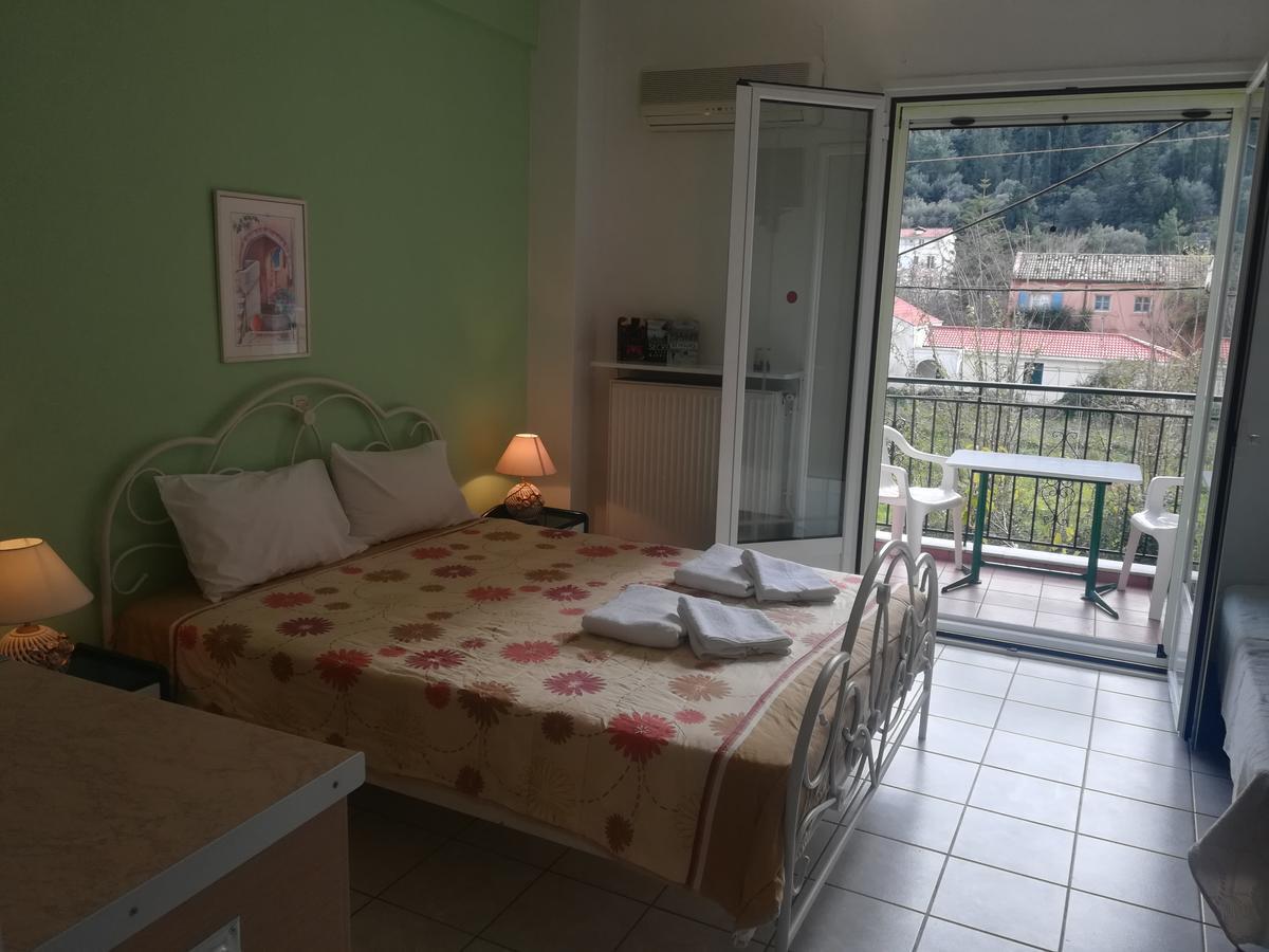 Konstantinos Apartments Agia Efimia Exterior photo