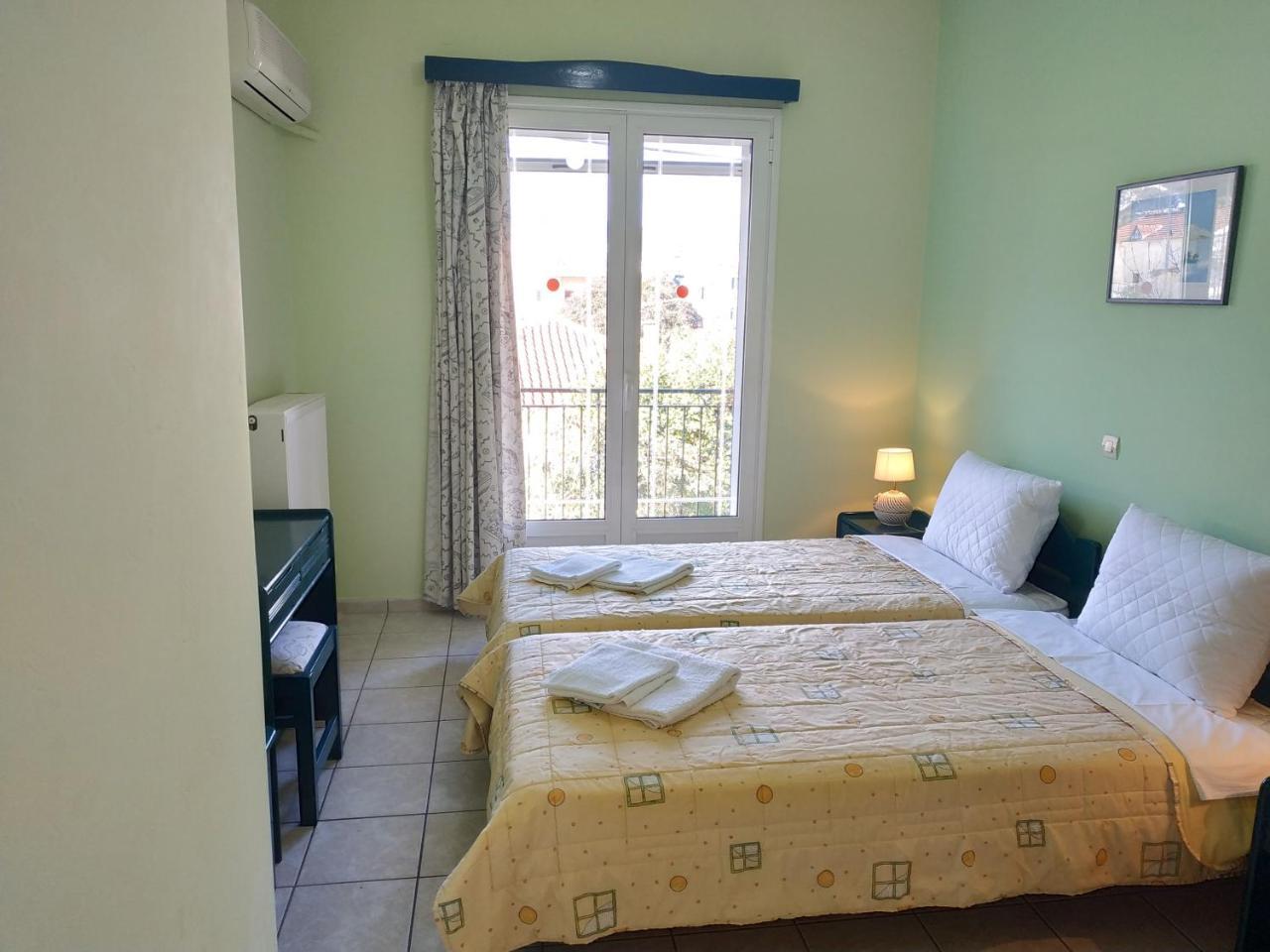 Konstantinos Apartments Agia Efimia Exterior photo