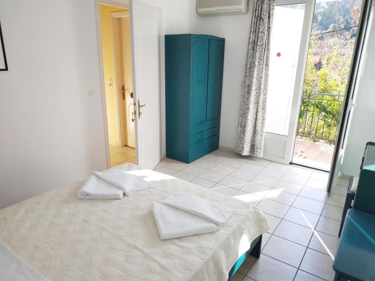 Konstantinos Apartments Agia Efimia Exterior photo